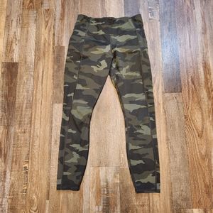 Athleta Camo Contender 7/8 Tight